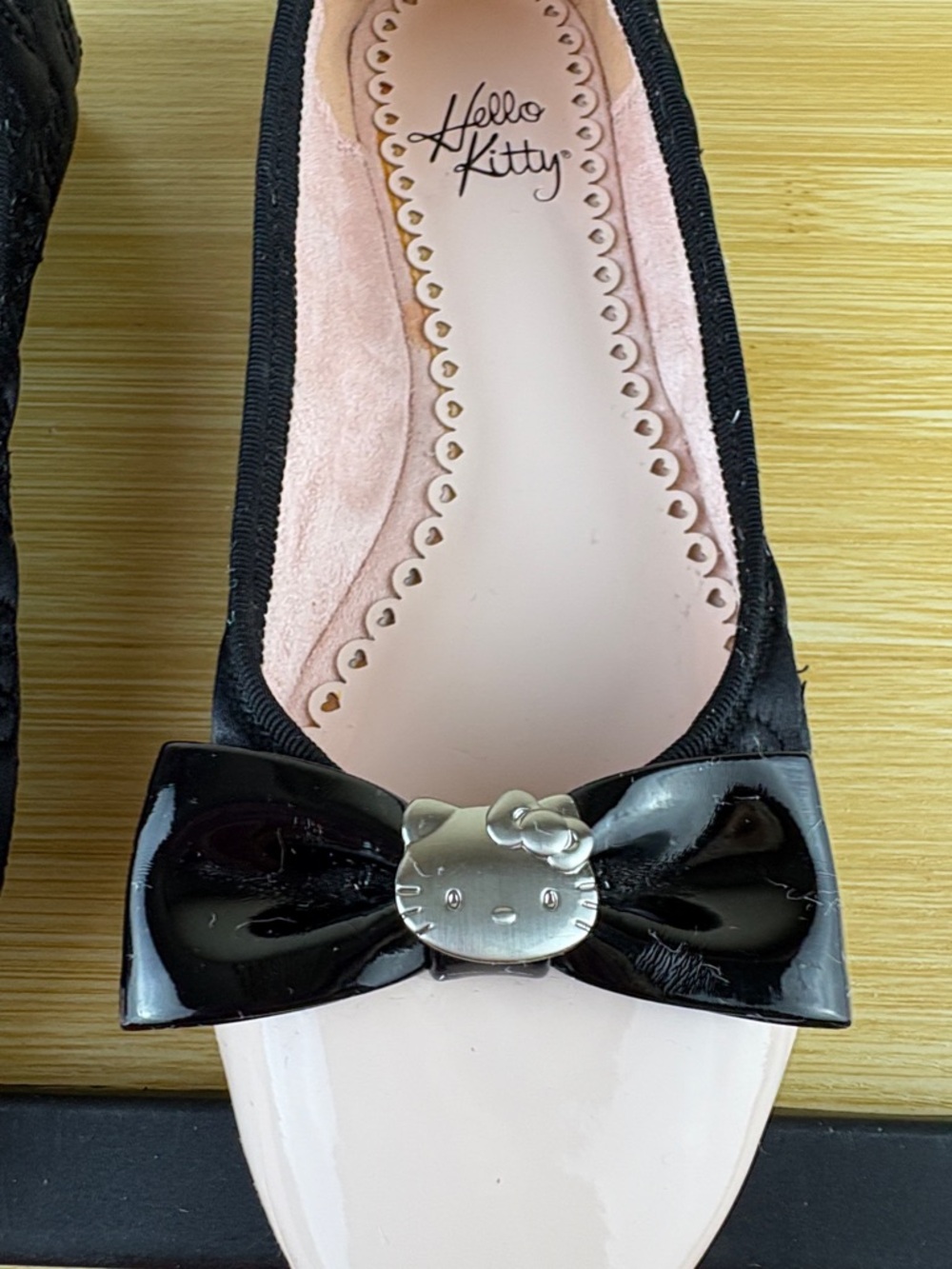 Hello Kitty Sanrio Patent Pink And Black Flats Kitty Charm Shoes 6 NEW RARE VTG - Picture 3 of 13